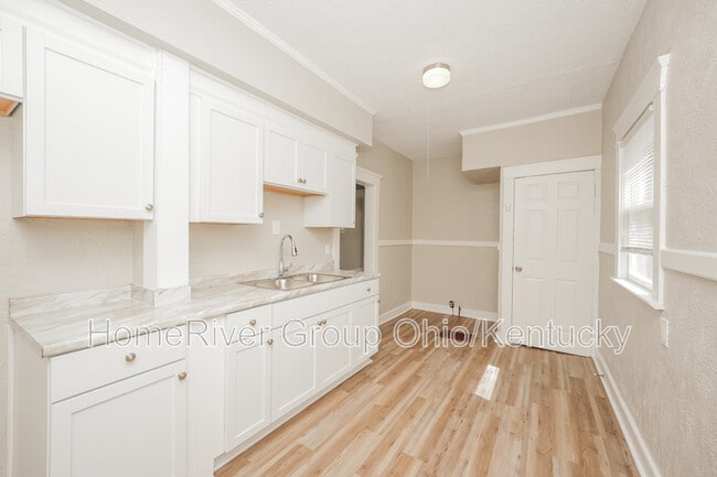 Building Photo - 4158 E 119th St