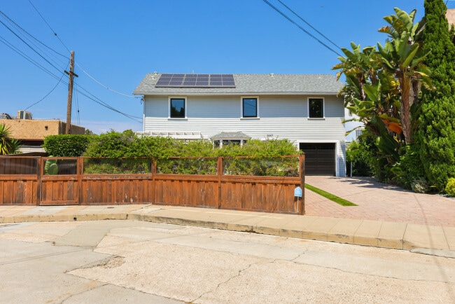 Building Photo - 3447 Goldfinch St