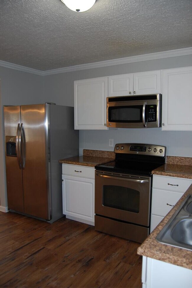 Building Photo - 111 Smallridge St