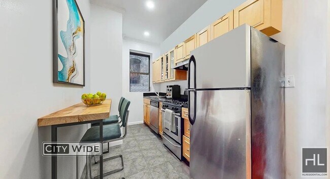 Building Photo - 4 BED WITH IN-UNIT LAUNDRY + ELEVATOR BUIL...