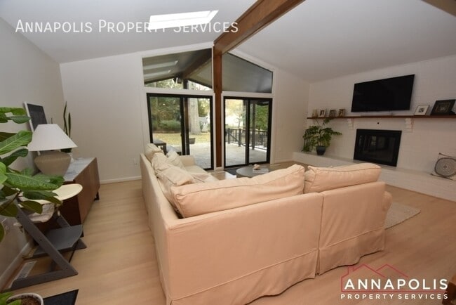 Building Photo - 364 Dun Robbin Dr