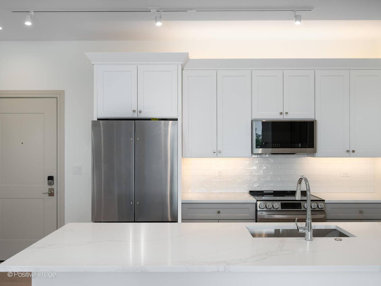 Building Photo - 3202 N Racine Ave