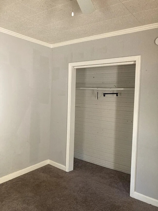 Building Photo - 2 bedroom 1 bathroom