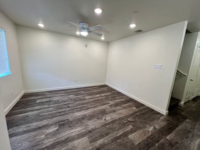 Building Photo - Bridgestone Crossing -3 bedroom 2.5 bath i...