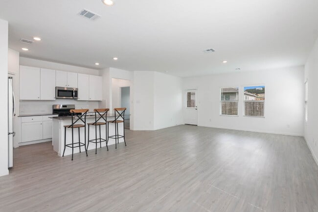 Building Photo - 6063 Draw Lp