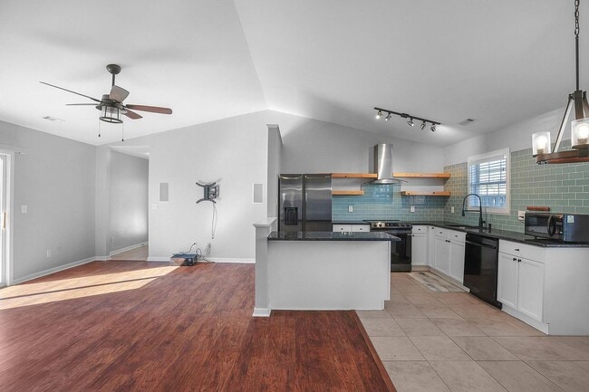 Building Photo - House for Rent in Wilmington with Fenced yard!