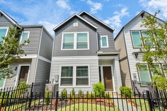 Building Photo - 727 Strawberry Pines Ct