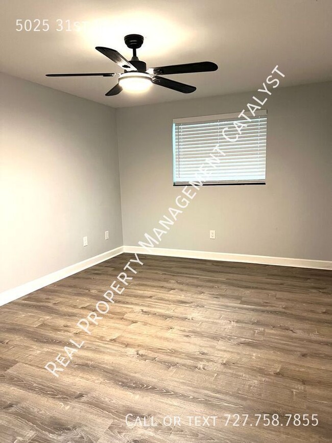 Building Photo - Completely remodeled 2 bed, 2 bath beautif...