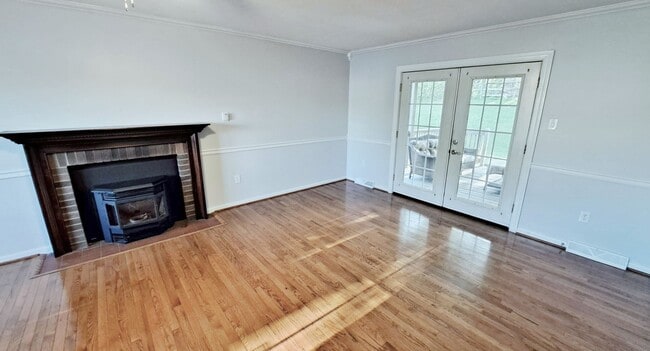 Building Photo - 3 Bed / 3 Bath Single Family Home