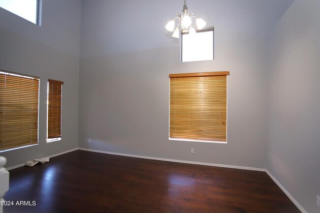 Building Photo - 2840 S Miller Dr