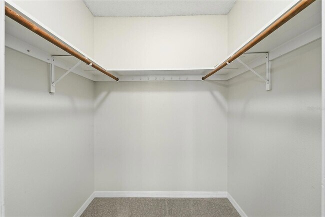 Building Photo - 525 Oak Haven Dr