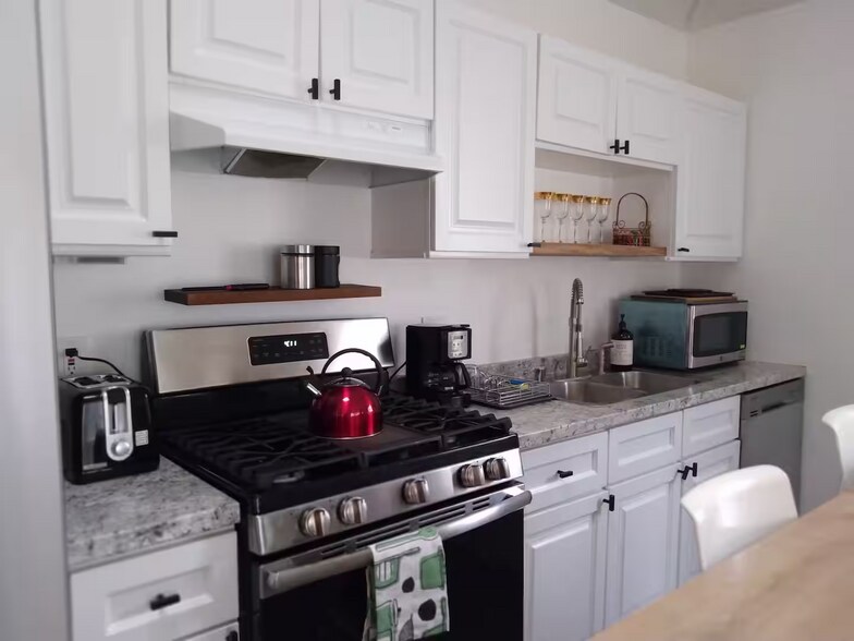 Building Photo - 5041 Alhama Dr
