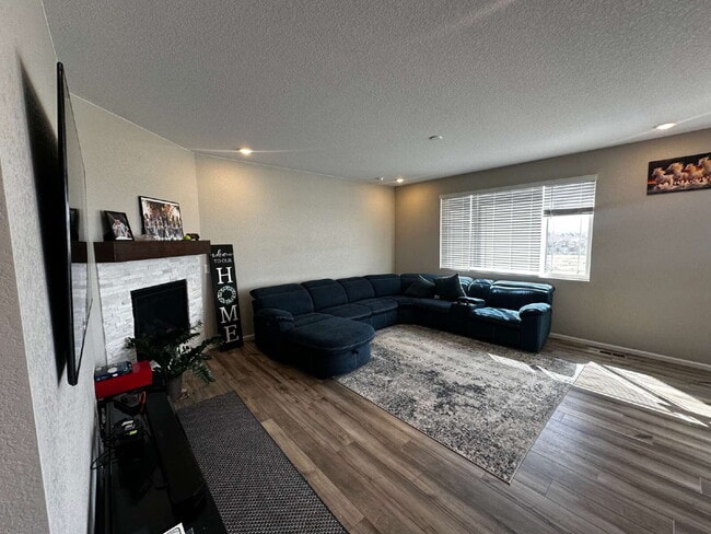 Building Photo - Available May! Beautiful home in Murphy Creek!