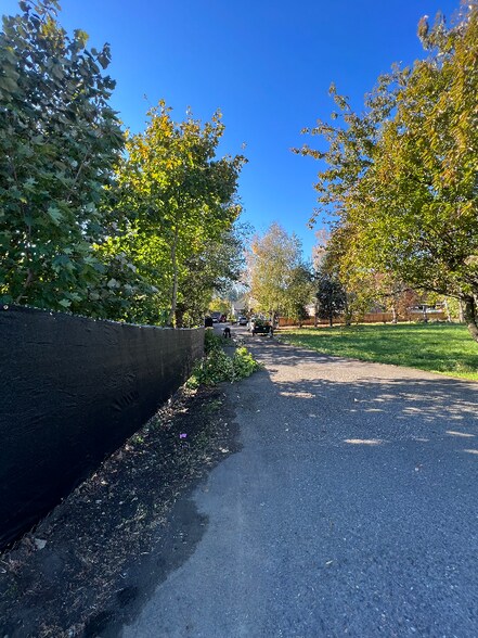 Building Photo - 2755 NE Hogan Dr