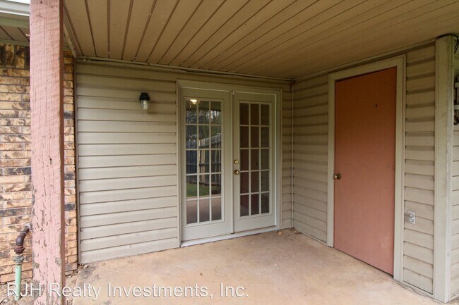 Building Photo - 901-903 Acacia Cir