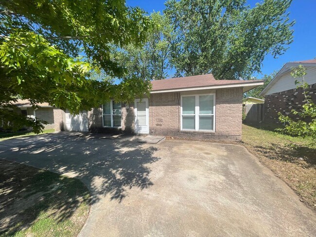 Building Photo - Cute Glenpool 3BD/1.5 BA near High School