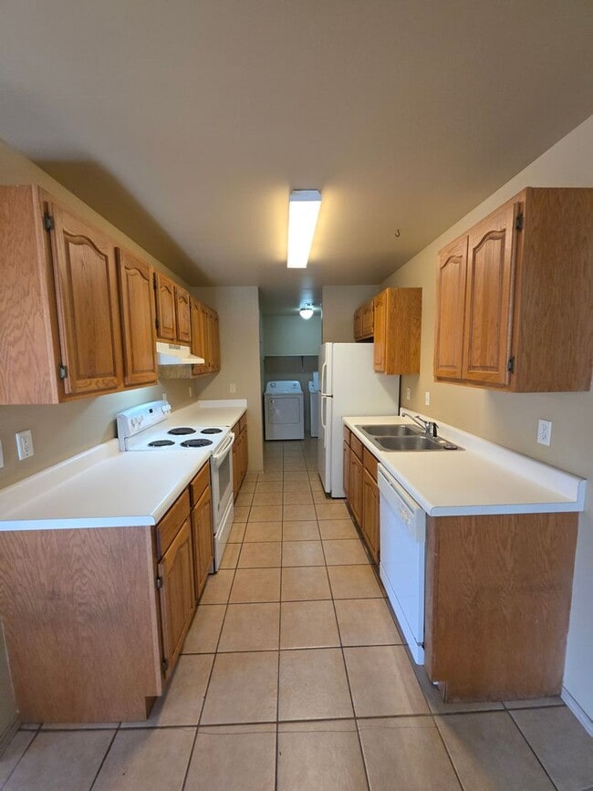 Building Photo - 1002 N Greenwich Ave