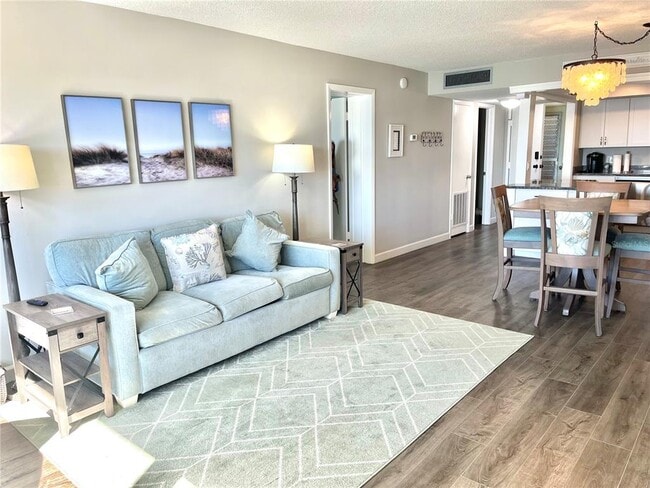 Building Photo - 4550 Cove Cir