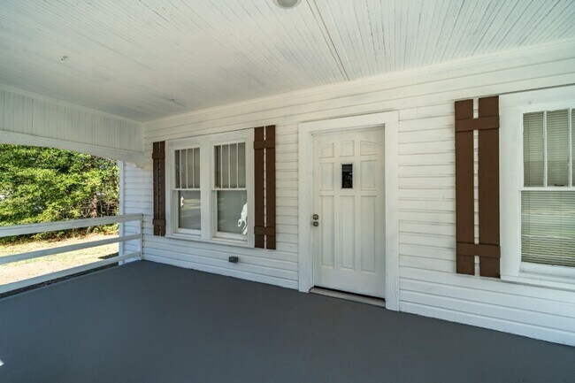 Building Photo - Renovated Gem with Space & Style in Bessemer