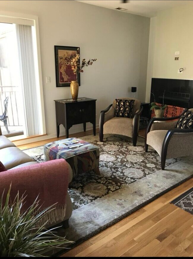 Building Photo - 3010 W Addison St