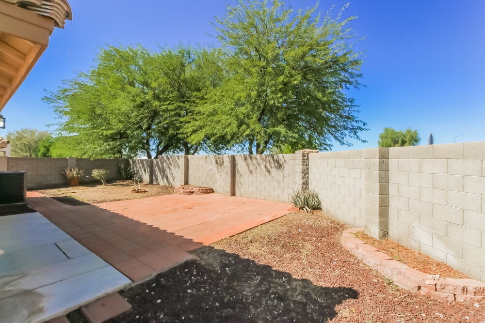 Building Photo - 1006 S Clancy Cir