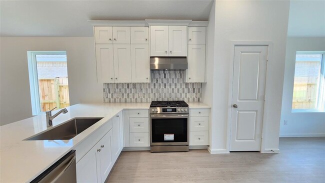 Building Photo - 6426 Seafoam Lake Dr