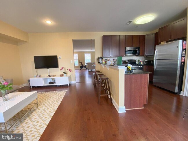 Building Photo - 303 Admirals Way