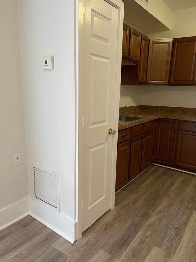 Building Photo - 1 Bedroom 1 Bath Apartment in Umatilla