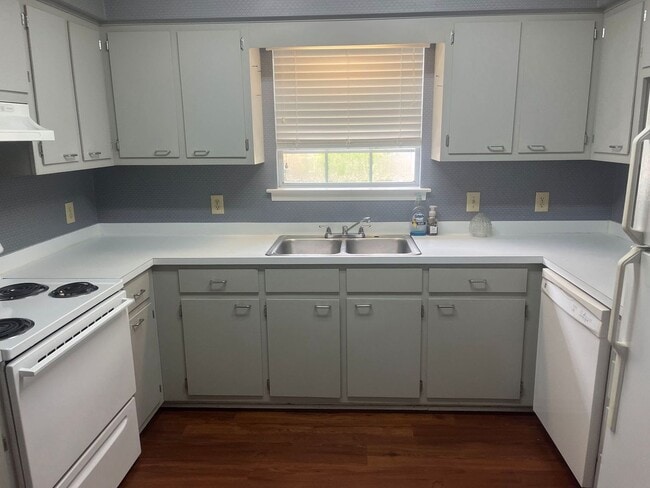 Building Photo - MAN-600C