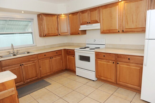 Building Photo - Naples Park - 3 Bedroom/2 Bath - Annual Rental