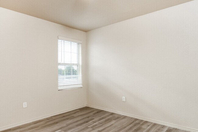 Building Photo - 10611 Goose Way