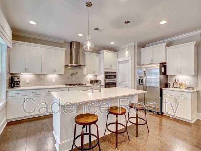 Building Photo - 7120 Maple Leaf Dr