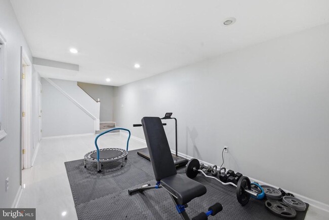 Building Photo - 8664 Pohick Forest Ct