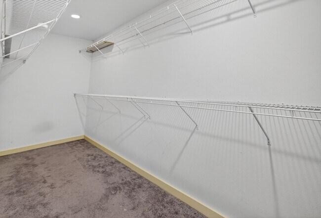 Building Photo - 706 Ruthven St