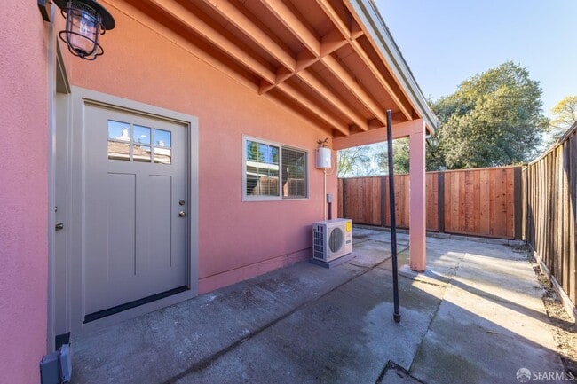 Building Photo - 1942 Peggy Dr