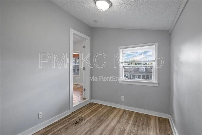 Building Photo - 3416 Anderson Ave