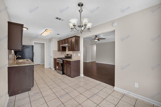 Building Photo - 2607 Parkview Dr