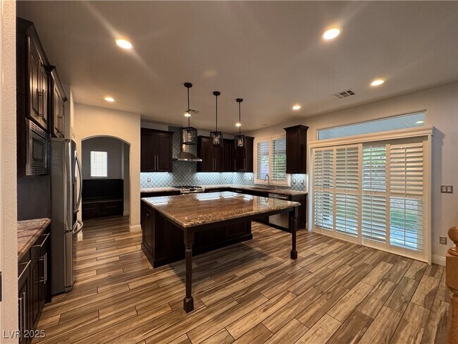 Building Photo - 9501 Ironsend St