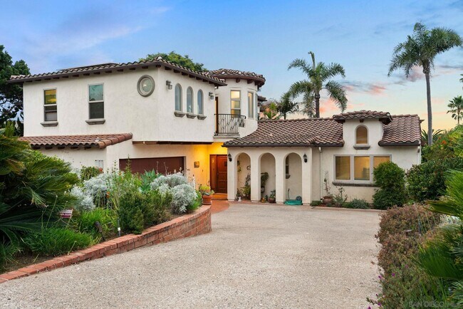 Building Photo - 701 N Granados Ave