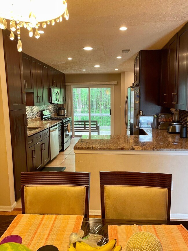 Building Photo - 102 Falcongate Dr