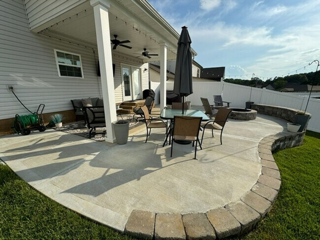 Building Photo - Knoxville 37920 - **COMING AVAILABLE August 1st** Beautiful single family home located in South K...