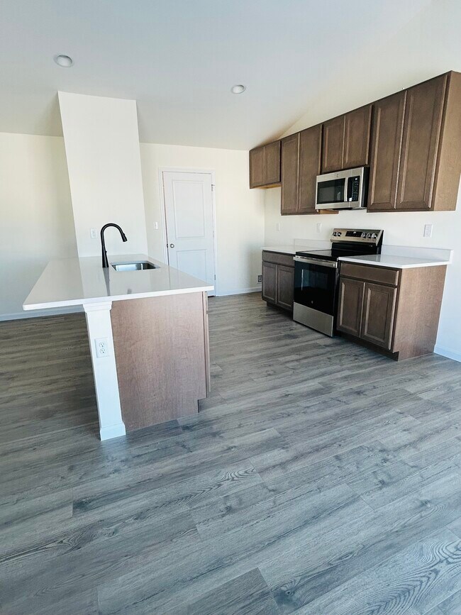 Building Photo - 608 Allegiance Dr