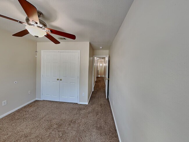 Building Photo - FREE MONTHS RENT WITH MOVE IN BEFORE END O...