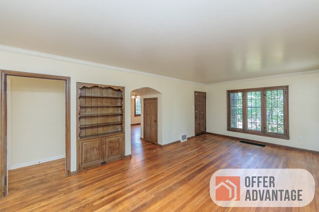 Building Photo - 3669 Glencairn Rd