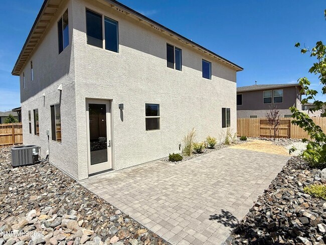 Building Photo - 556 Vaquero Ct