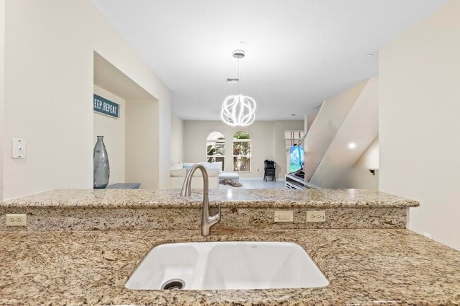 Building Photo - 1033 NE 17th Way