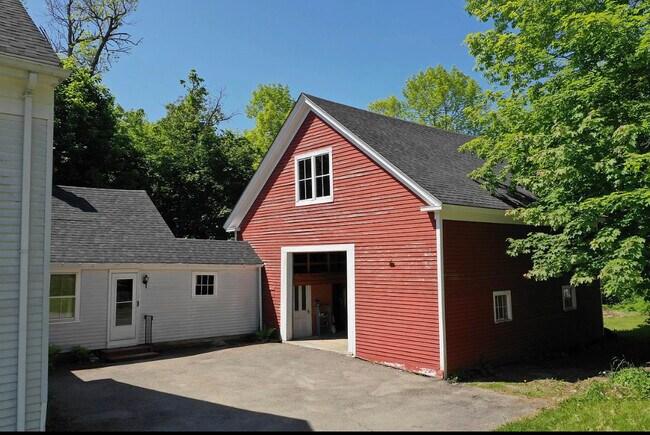 Building Photo - 38 Church St