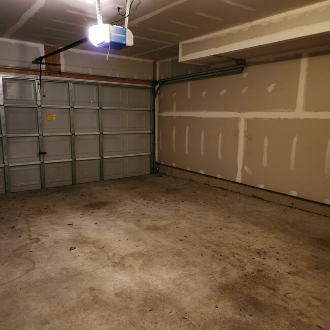 Building Photo - COMING SOON - RIVERCREST