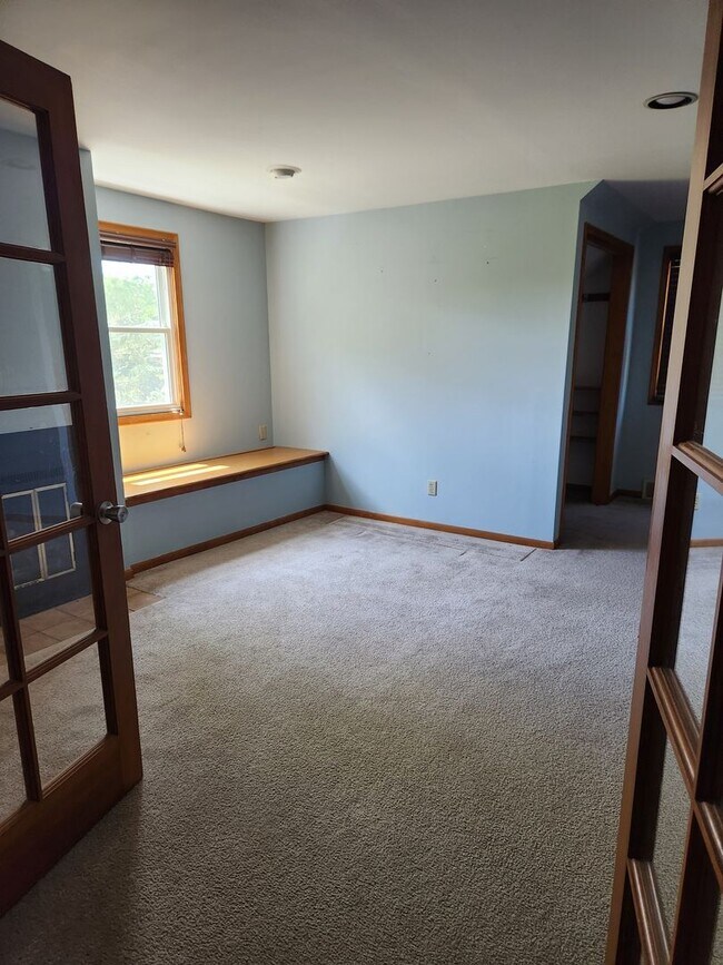 Building Photo - 5901 Charles St