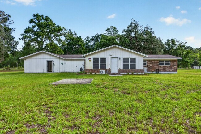 Building Photo - Bring Your Boat, RV, and Other Toys Home